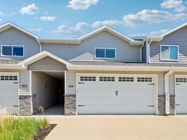 904 Summerset Place, Indianola, IA 50125