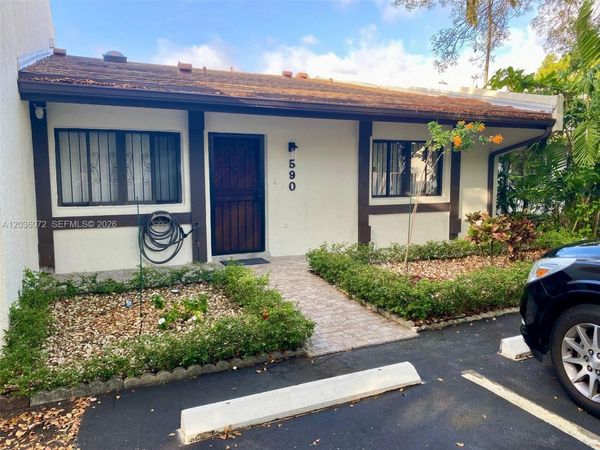 590 NE 199th Ter , Unit 2Y, Miami, FL 33179