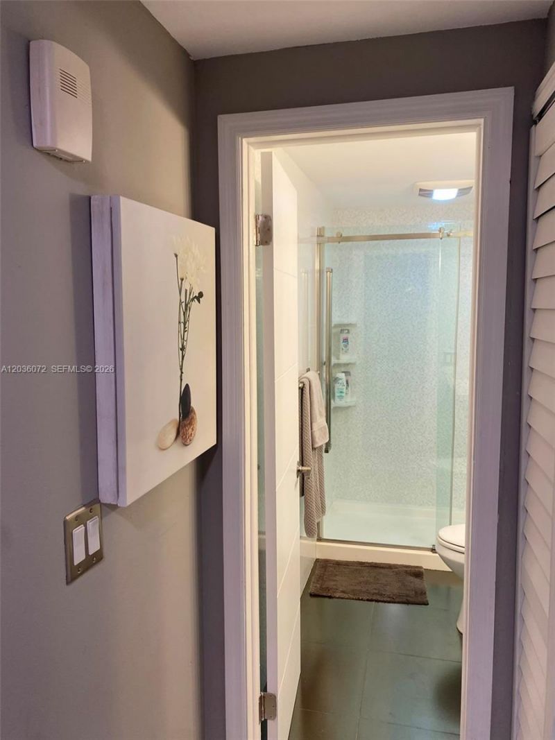 590 NE 199th Ter , Unit 2Y, Miami, FL 33179 Photo