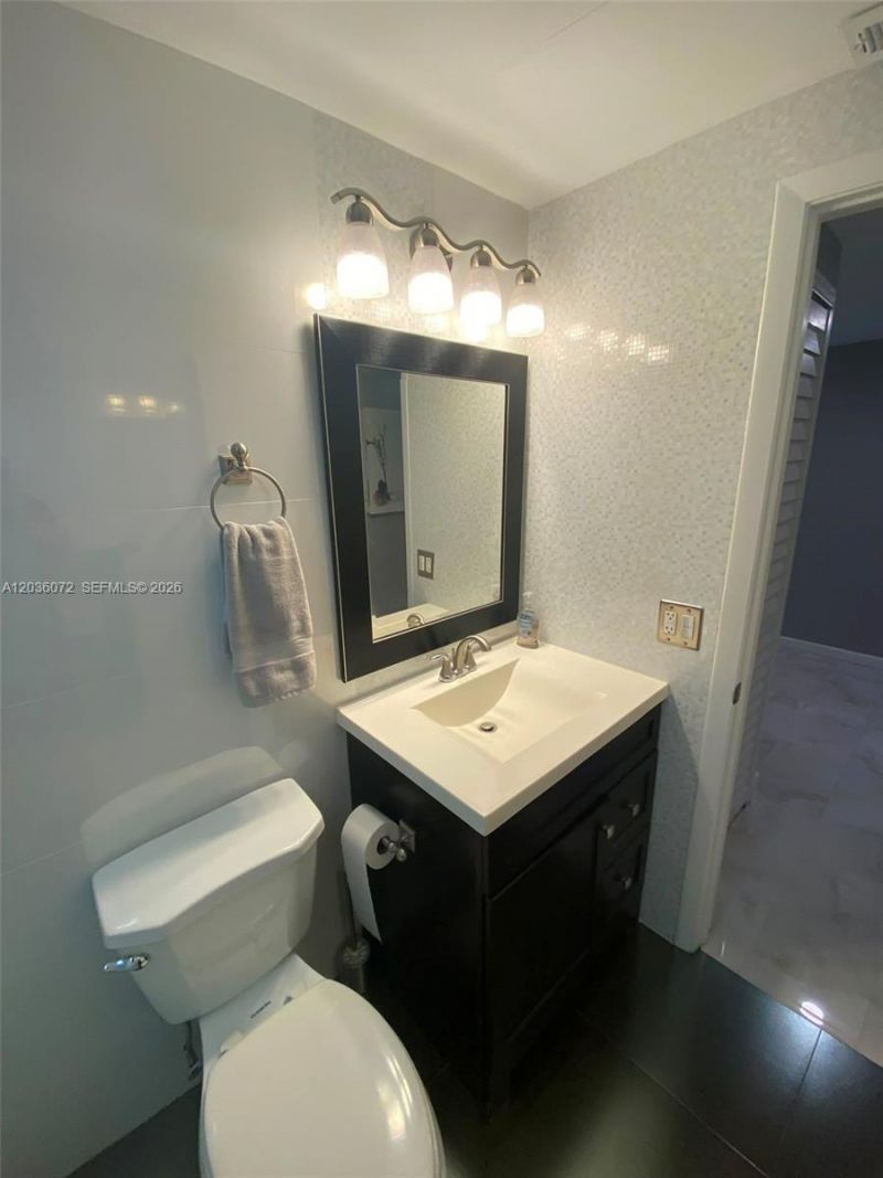 590 NE 199th Ter , Unit 2Y, Miami, FL 33179 Photo