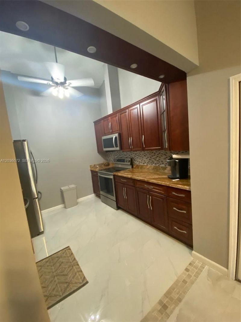 590 NE 199th Ter , Unit 2Y, Miami, FL 33179 Photo