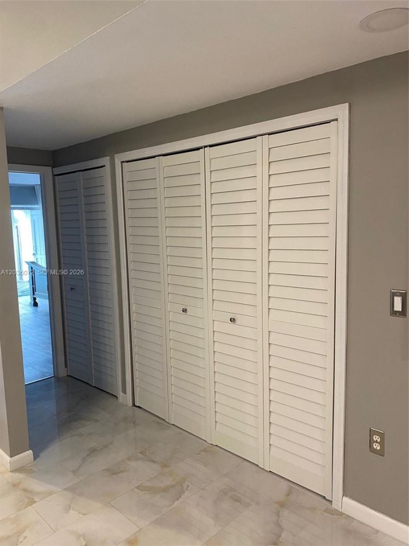 590 NE 199th Ter , Unit 2Y, Miami, FL 33179 Photo