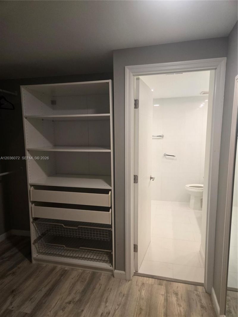 590 NE 199th Ter , Unit 2Y, Miami, FL 33179 Photo