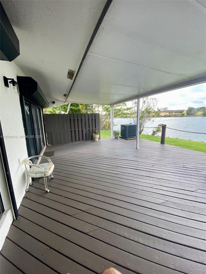590 NE 199th Ter , Unit 2Y, Miami, FL 33179 Photo