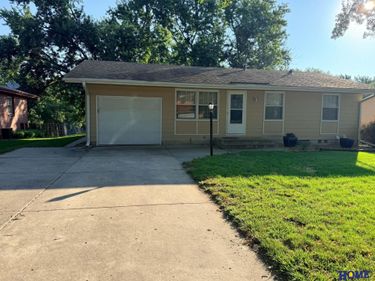 8130 N Hazelwood Drive, Lincoln, NE 68510