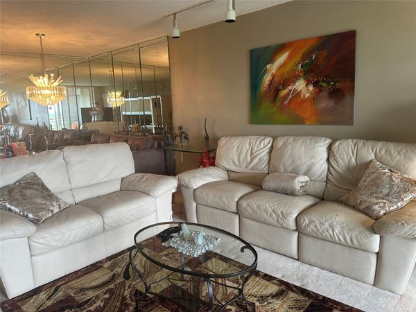 605 Oaks Drive, Unit 1009, Pompano Beach, FL 33069