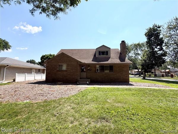 1712 N Evangeline Street , Dearborn Heights, MI 48127