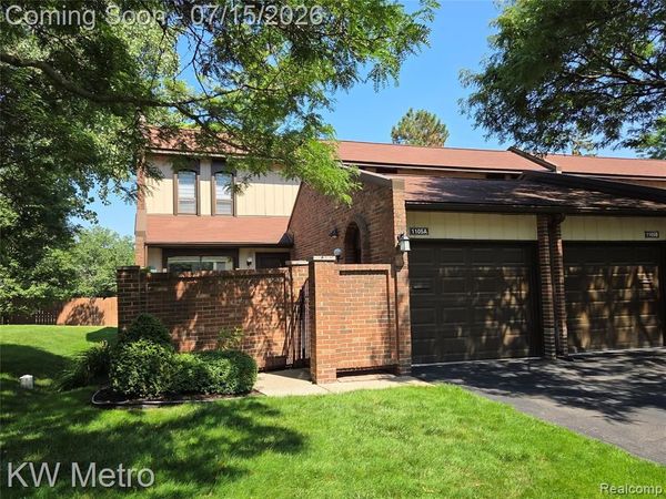 1105 Kirts Boulevard, Troy, MI 48084
