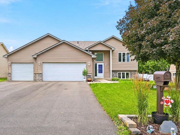920 S Cedar Street , Belle Plaine, MN 56011