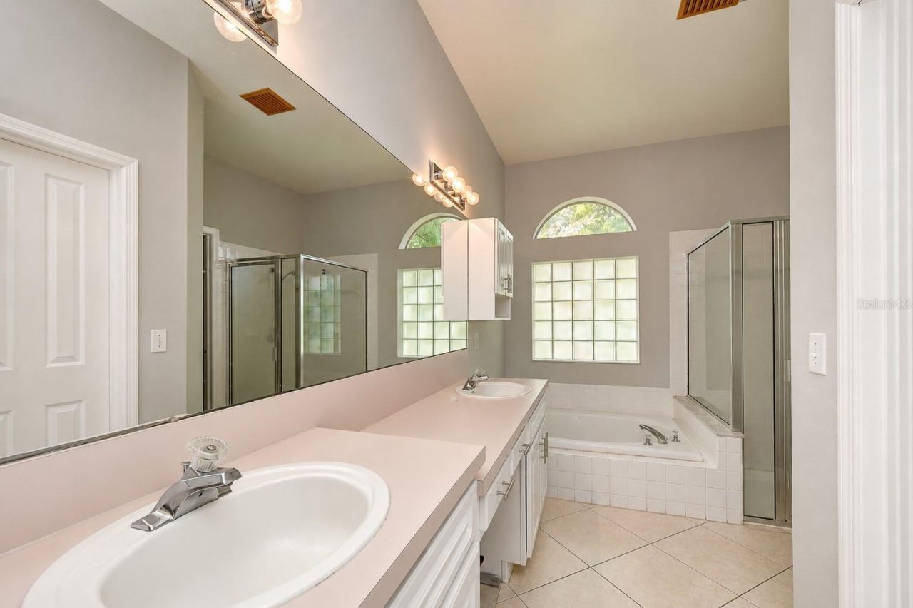 4102 Amber Ridge Lane , Valrico, FL 33594 Photo