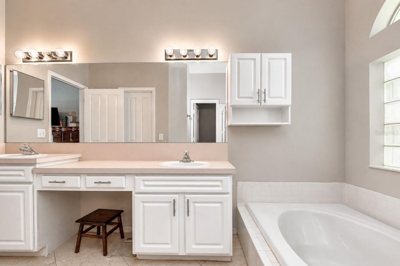 4102 Amber Ridge Lane , Valrico, FL 33594 Photo