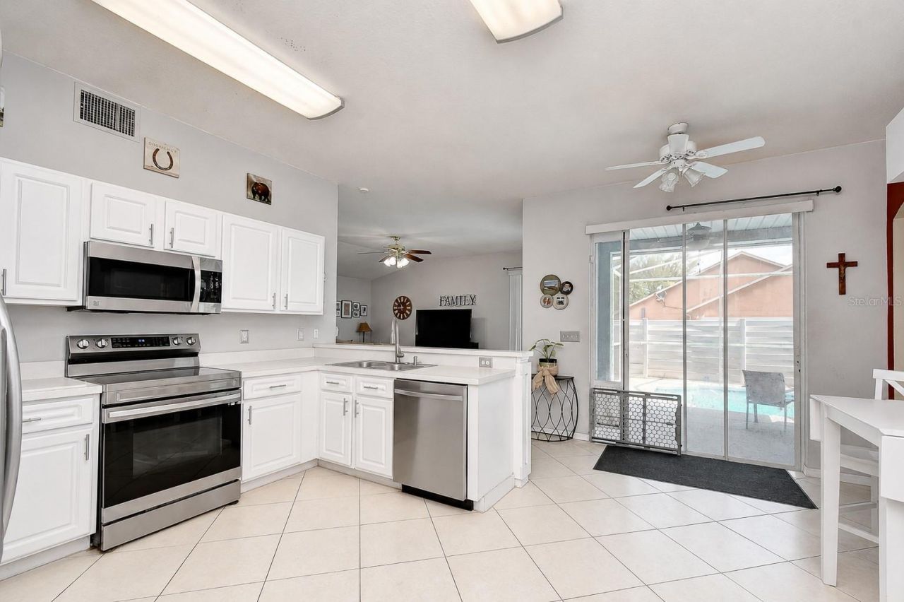 4102 Amber Ridge Lane , Valrico, FL 33594 Photo