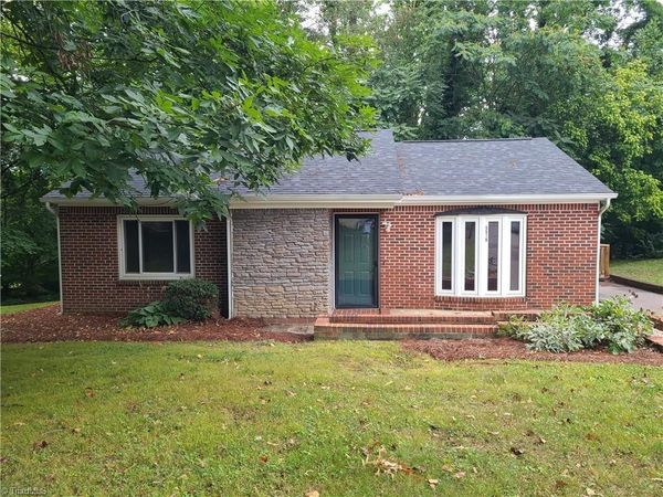 5516 Oak Summit Court , Winston-Salem, NC 27105