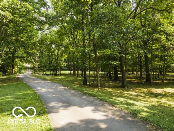 5255 S US Highway 421 , Zionsville, IN 46077