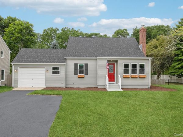 54 N Ocean Avenue , Center Moriches, NY 11934