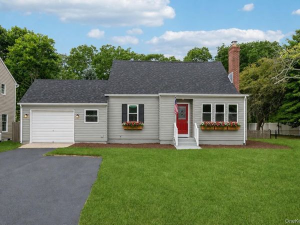 54 N Ocean Avenue , Center Moriches, NY 11934