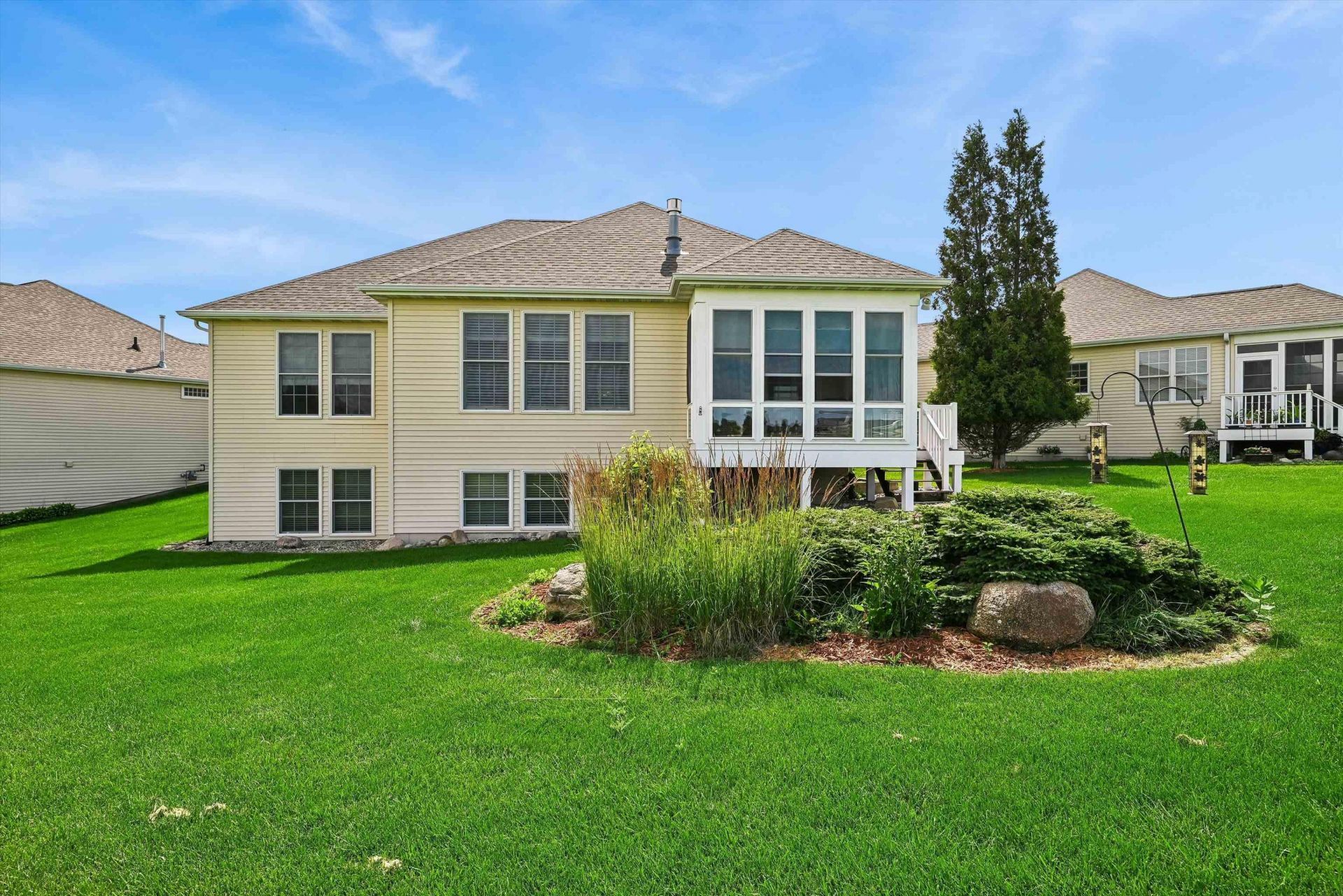 156 Augusta Circle, Waverly, IA 50677 Main Photo