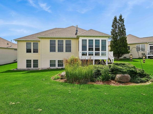 156 Augusta Circle, Waverly, IA 50677