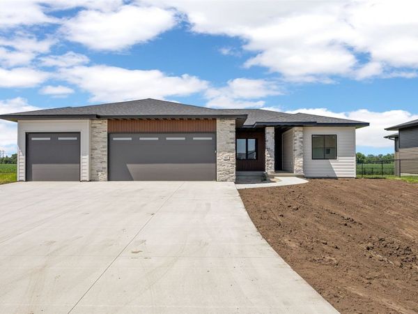 317 Hackberry Drive, Palo, IA 52324
