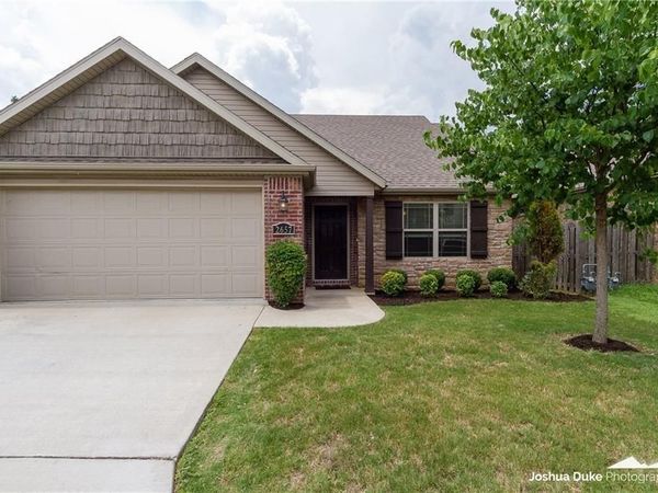2657 N Valencia Avenue , Fayetteville, AR 72703