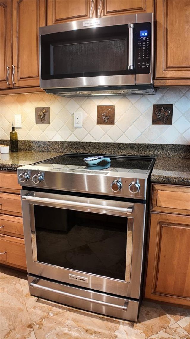 900 NW Greensward Ln, Unit 111-G, Delray Beach, FL 33445 Photo
