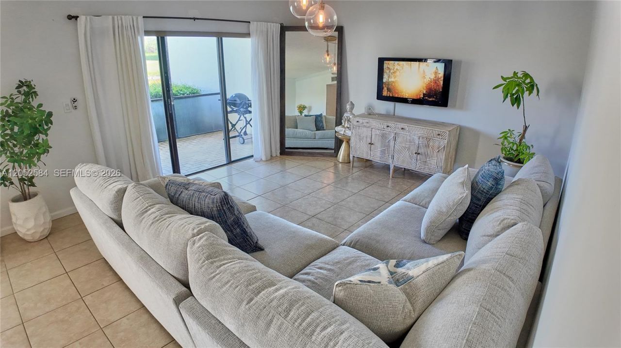900 NW Greensward Ln, Unit 111-G, Delray Beach, FL 33445 Photo