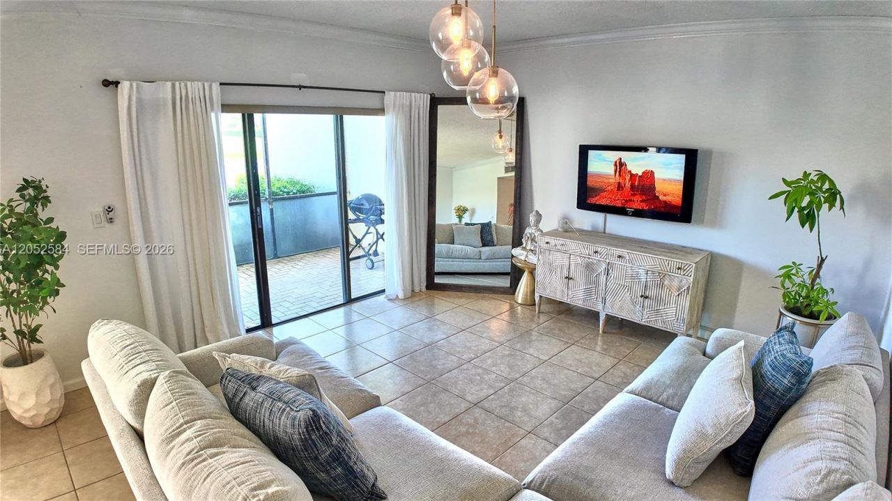 900 NW Greensward Ln, Unit 111-G, Delray Beach, FL 33445 Photo