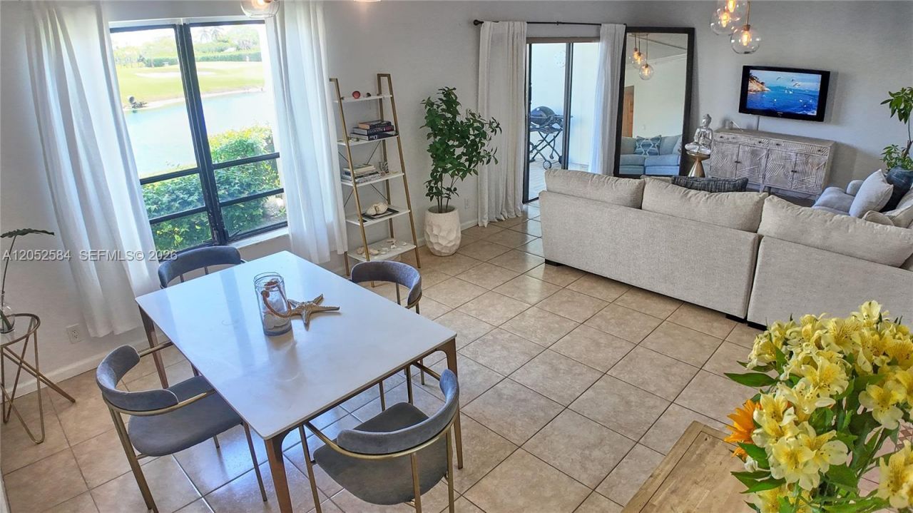 900 NW Greensward Ln, Unit 111-G, Delray Beach, FL 33445 Photo