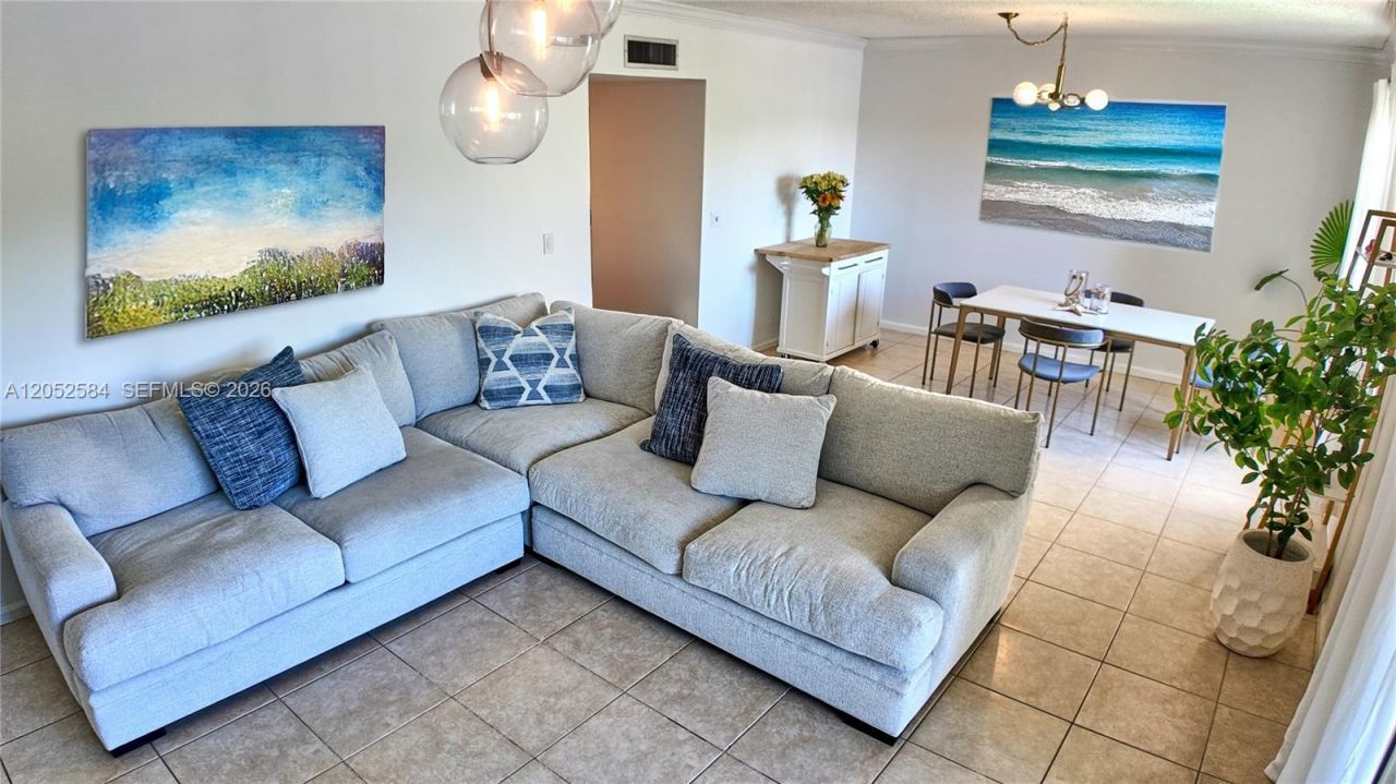 900 NW Greensward Ln, Unit 111-G, Delray Beach, FL 33445 Photo