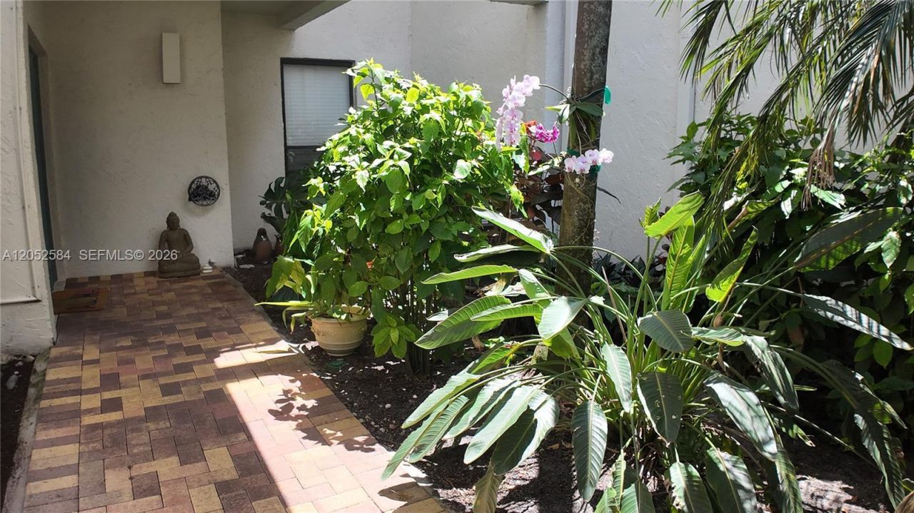 900 NW Greensward Ln, Unit 111-G, Delray Beach, FL 33445 Photo