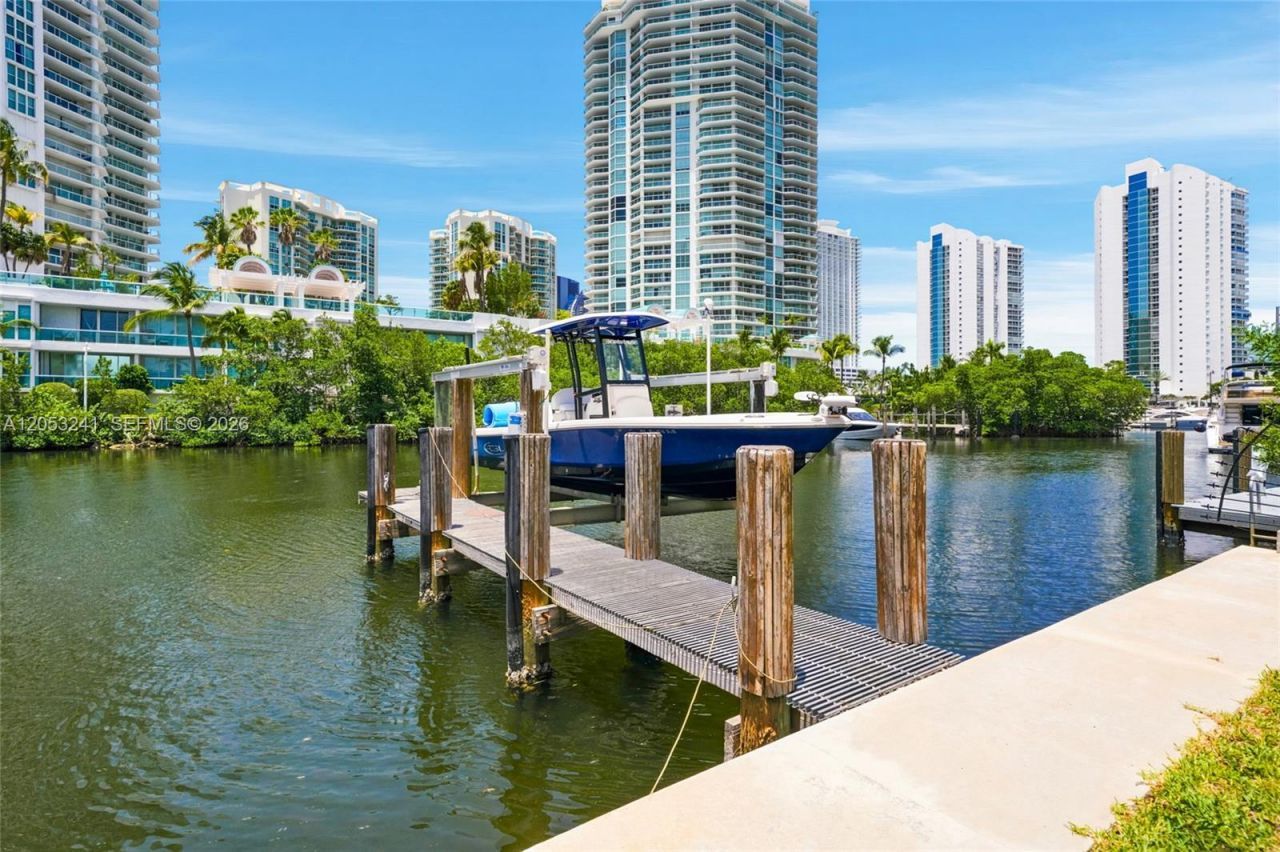 235 Atlantic Ave, Sunny Isles Beach, FL 33160 Photo