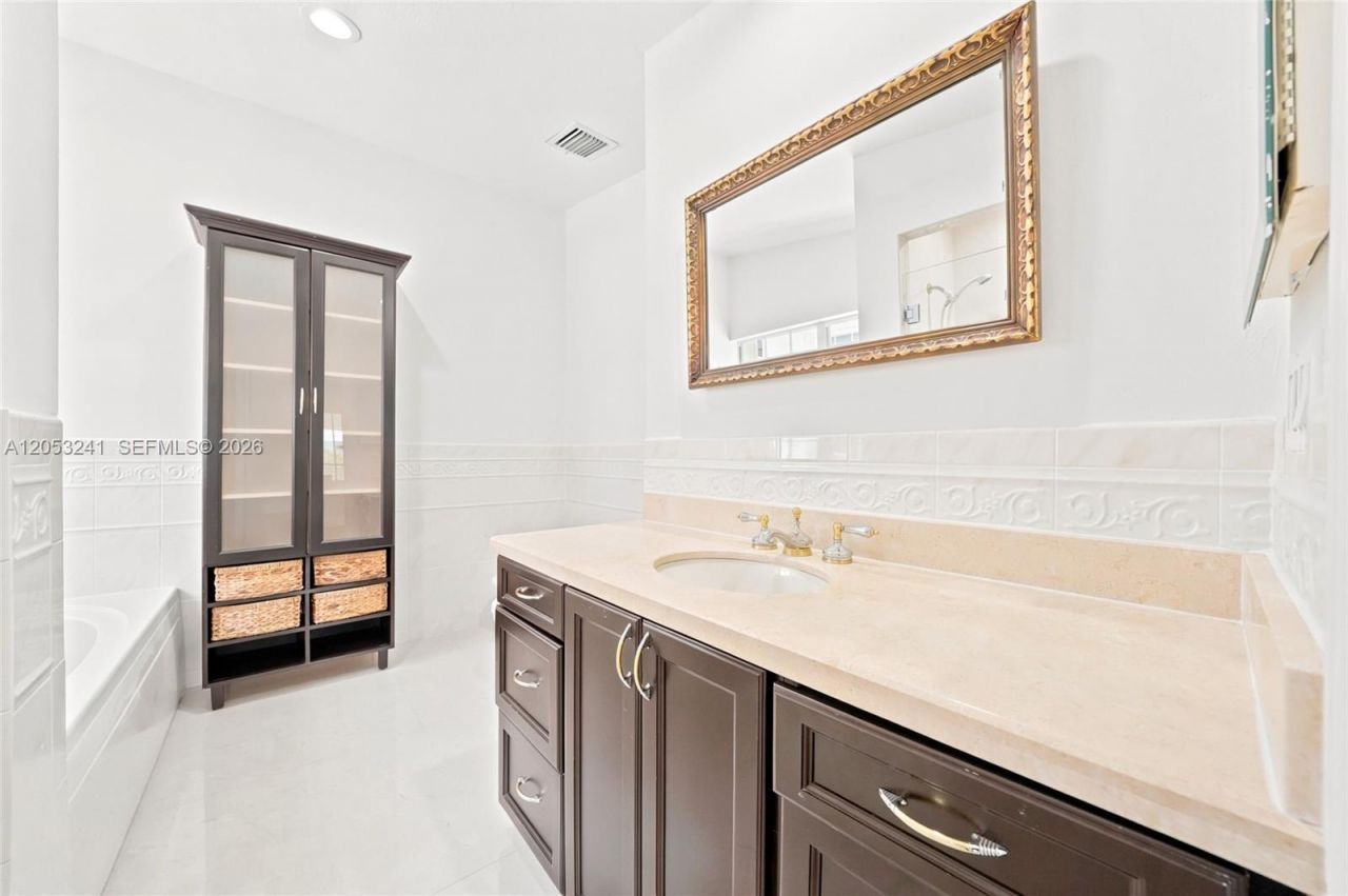 235 Atlantic Ave, Sunny Isles Beach, FL 33160 Photo