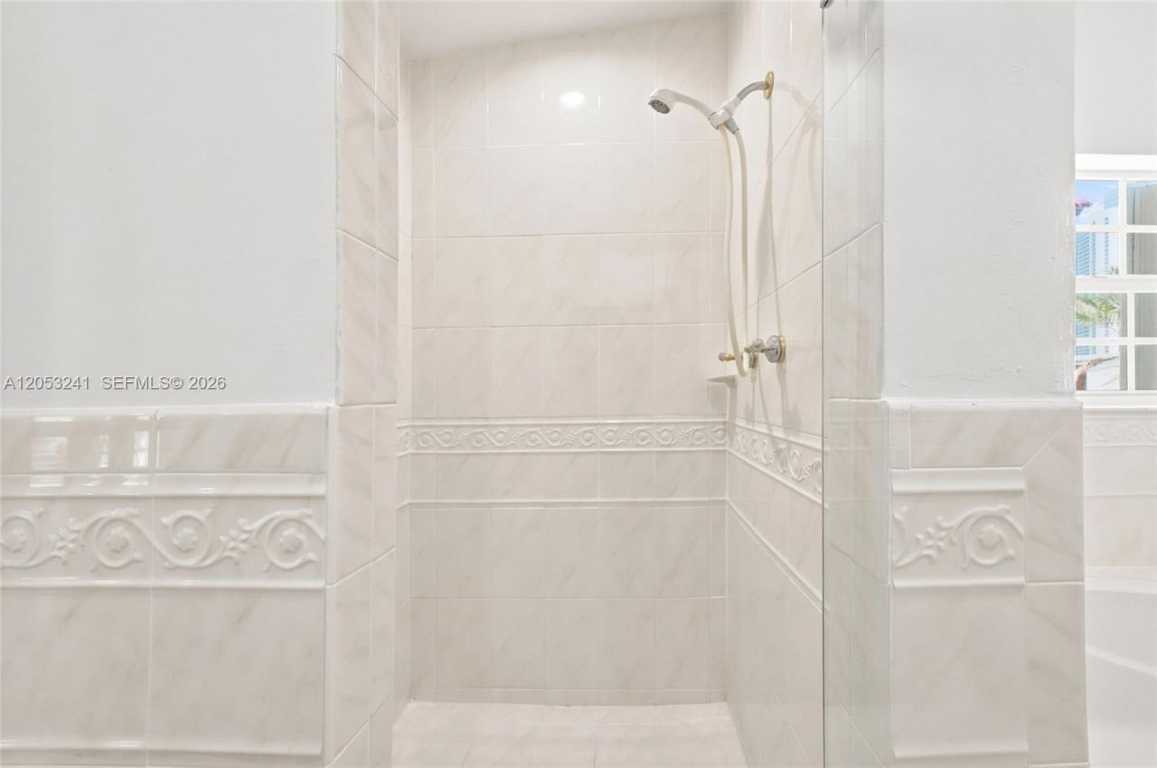 235 Atlantic Ave, Sunny Isles Beach, FL 33160 Photo