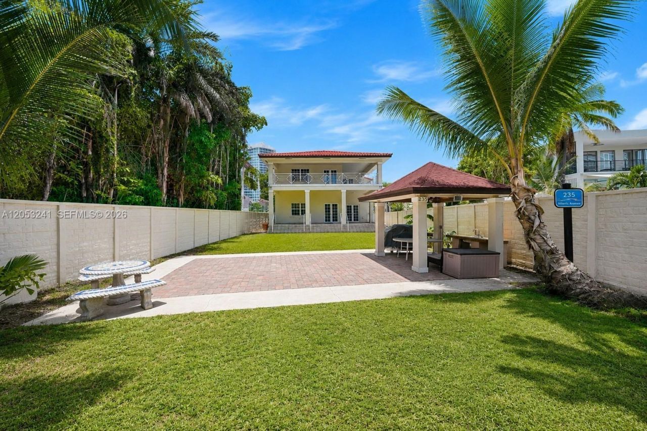 235 Atlantic Ave, Sunny Isles Beach, FL 33160 Photo