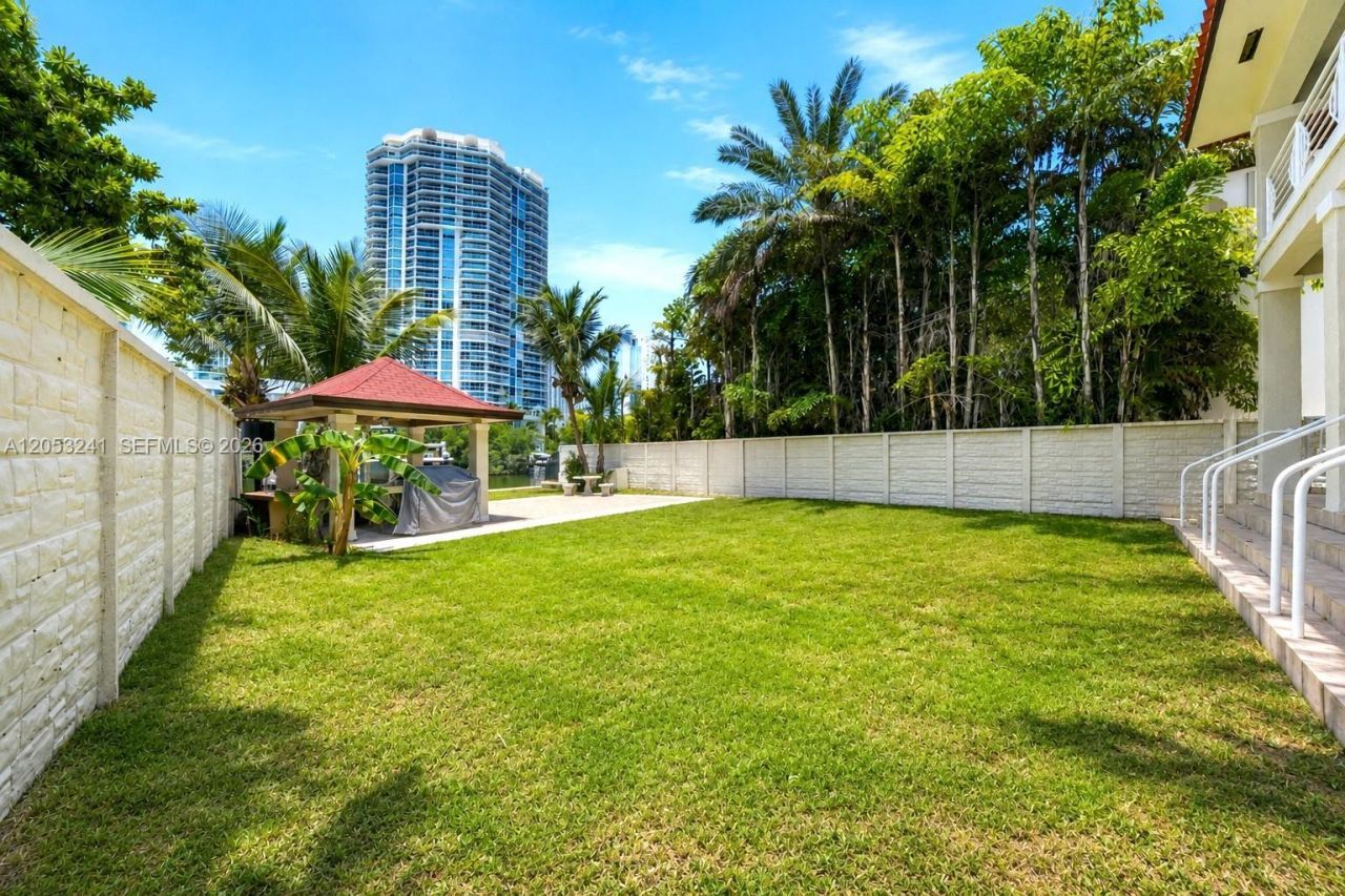 235 Atlantic Ave, Sunny Isles Beach, FL 33160 Photo