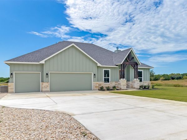 111 Draper LN, Bertram, TX 78605