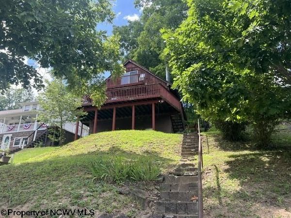 564 Maple Lake Road, Bridgeport, WV 26330