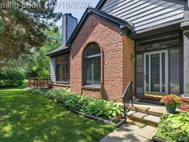 2775 Lochmoor Boulevard, Orion Twp, MI 48360