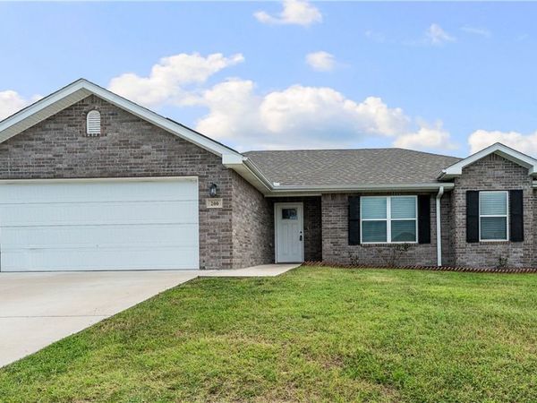 200 Post Oak Avenue, Gentry, AR 72734