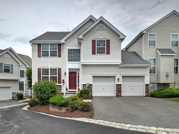 150 Sowers Dr, Mount Olive, NJ 07840