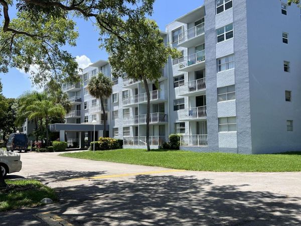480 Executive Center Drive, Unit 2d, West Palm Beach, FL 33401