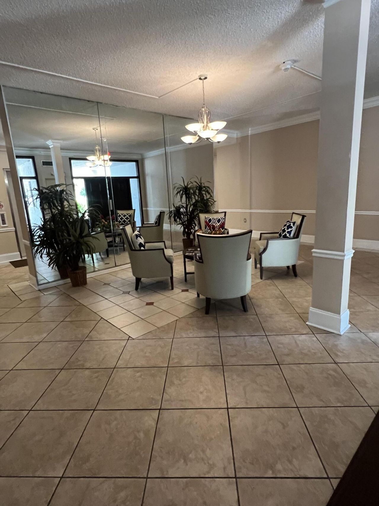 480 Executive Center Drive, Unit 2d, West Palm Beach, FL 33401 Photo