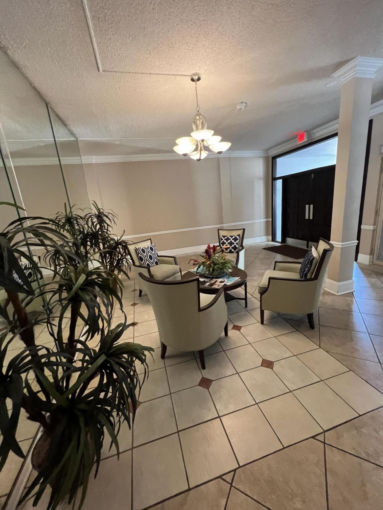 480 Executive Center Drive, Unit 2d, West Palm Beach, FL 33401 Photo