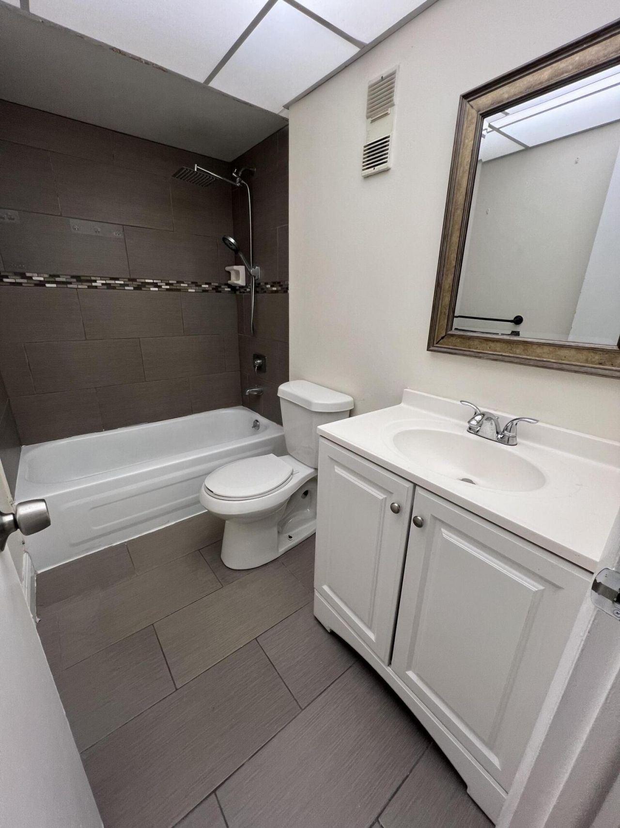 480 Executive Center Drive, Unit 2d, West Palm Beach, FL 33401 Photo