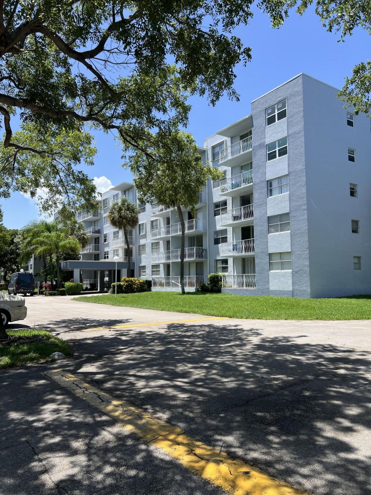 480 Executive Center Drive, Unit 2d, West Palm Beach, FL 33401 Photo