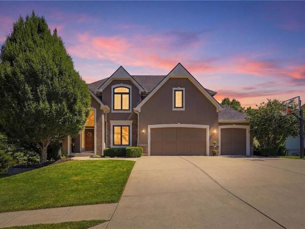 7821 N Kirkwood Avenue, Kansas City, MO 64151