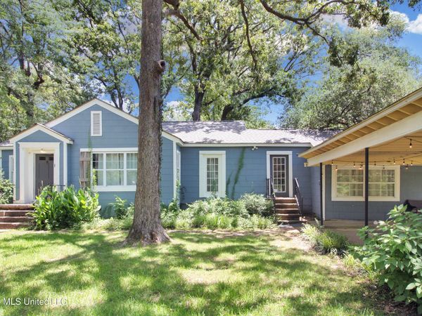 811 Oakwood Drive, Clinton, MS 39056