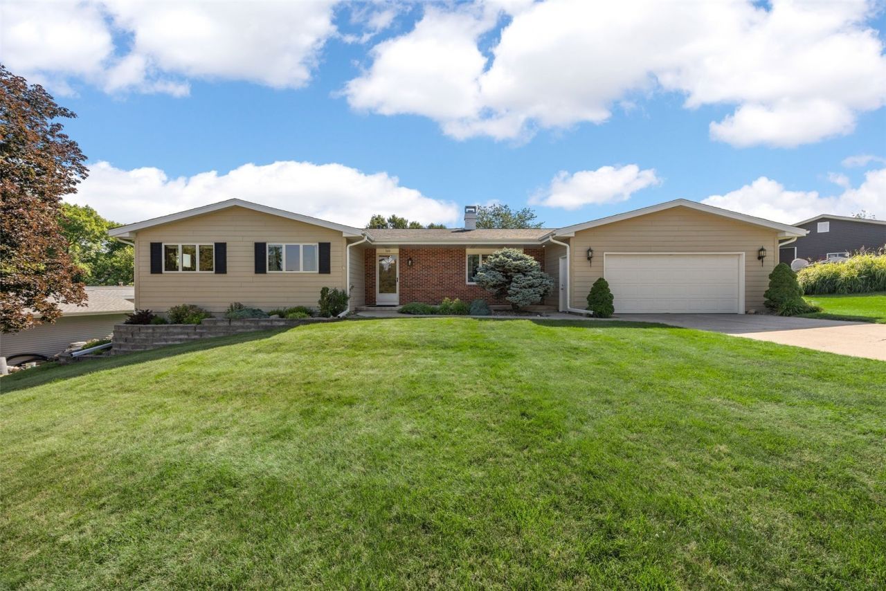 360 Parkland Drive Se, Cedar Rapids, IA 52403 Main Photo