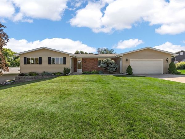 360 Parkland Drive SE, Cedar Rapids, IA 52403
