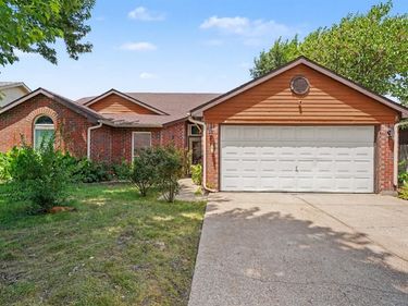 7949 Waterside Trail , Fort Worth, TX 76137